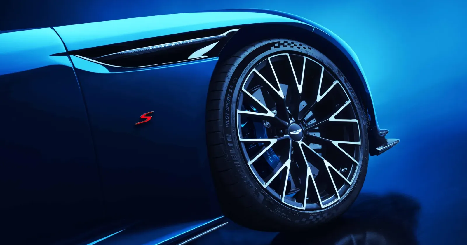 Aston_Martin_DB_S_4_24290eb221.webp