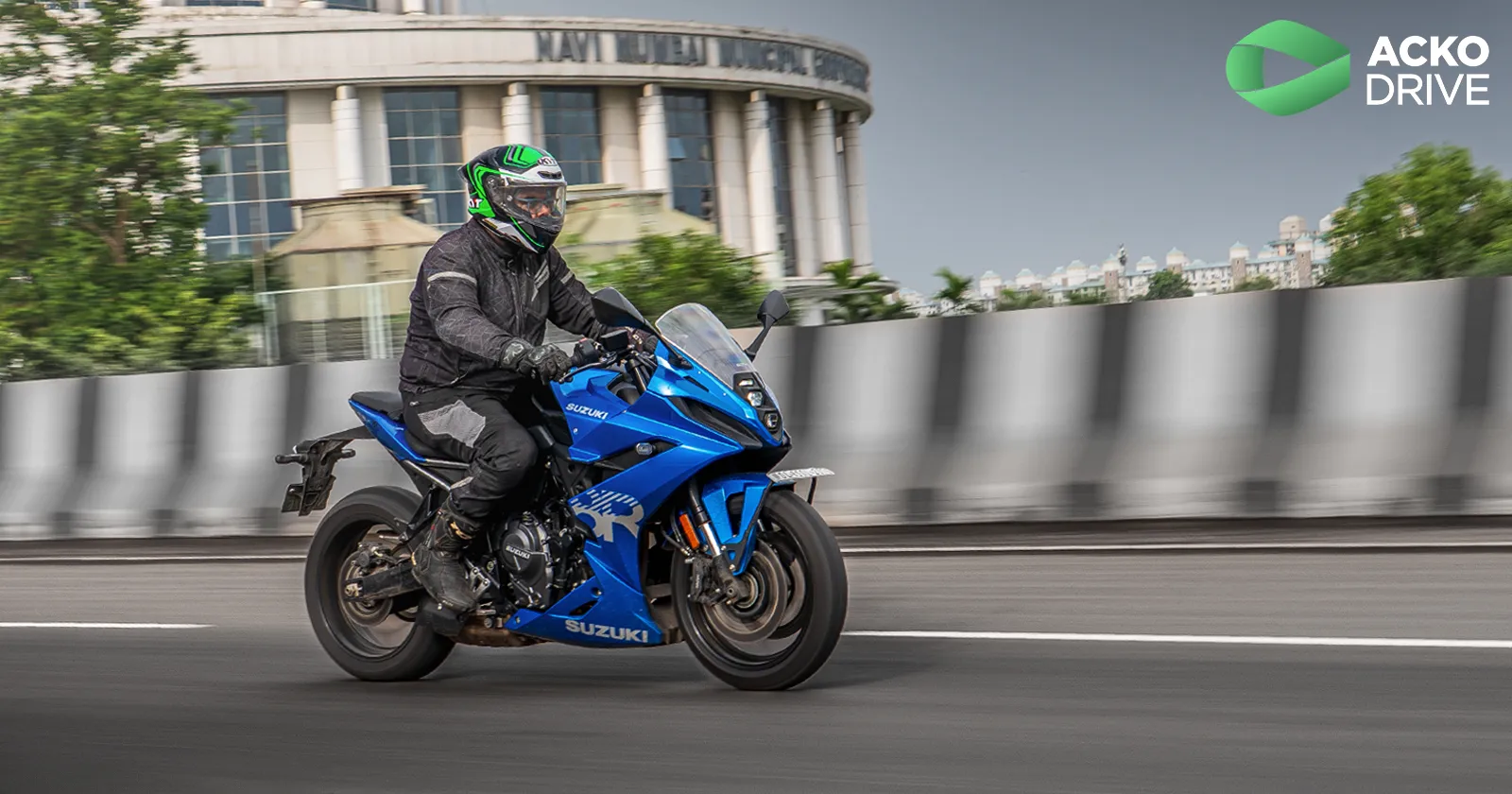 GSX_8_R_Action_3_6767d882ed.webp