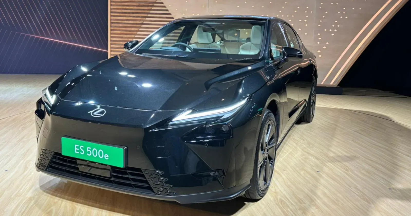 Lexus ES 500e.webp