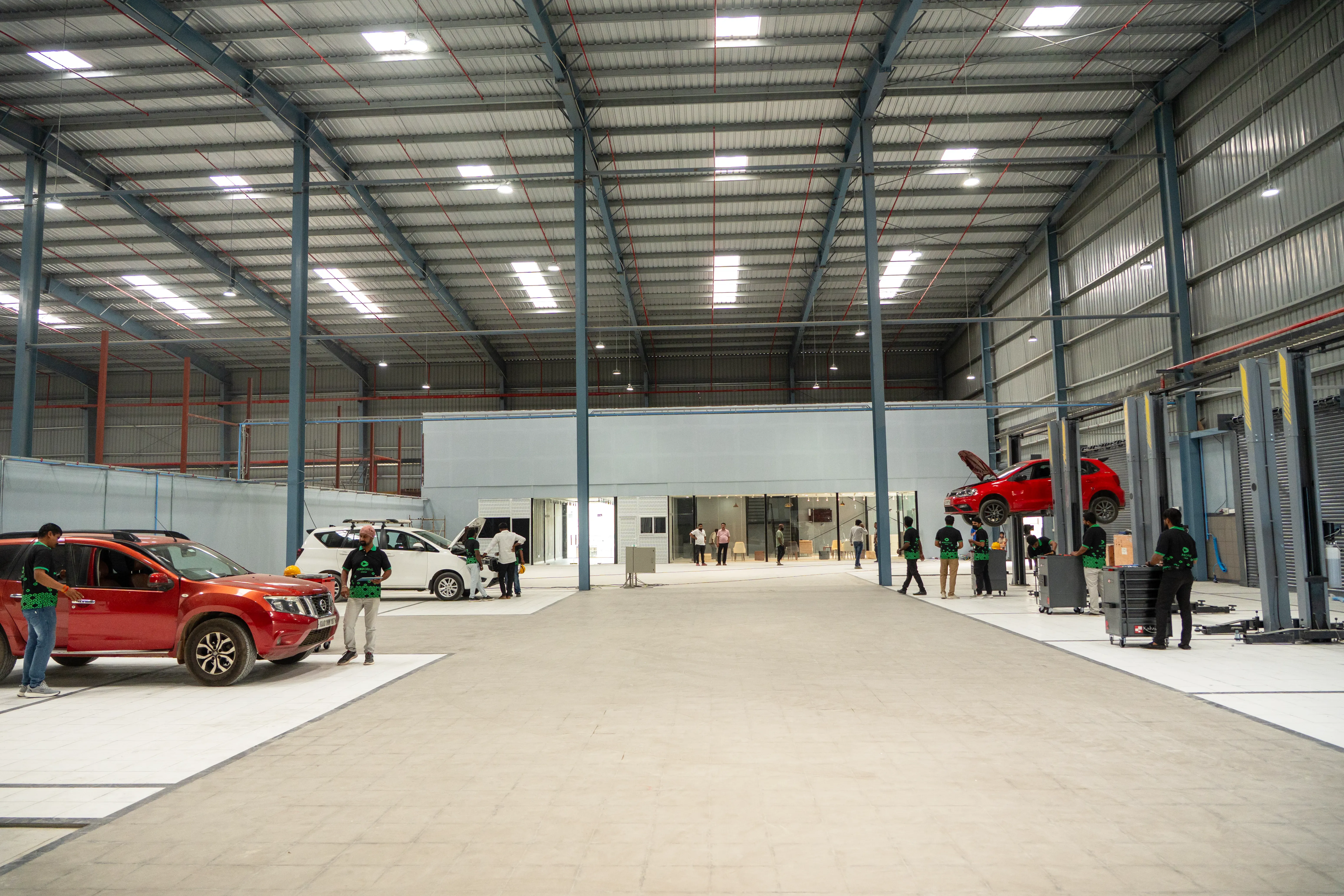 Garage image 7