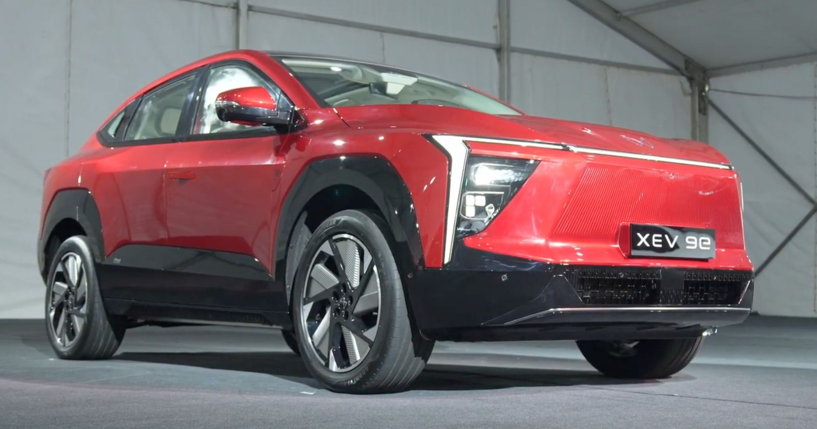 Mahindra XEV 9e Tango Red.jpg