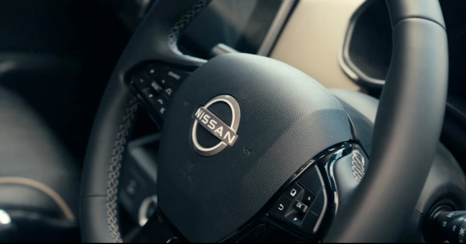 Nissan_Gravite_steering_wheel_c4b23aa9fd.webp