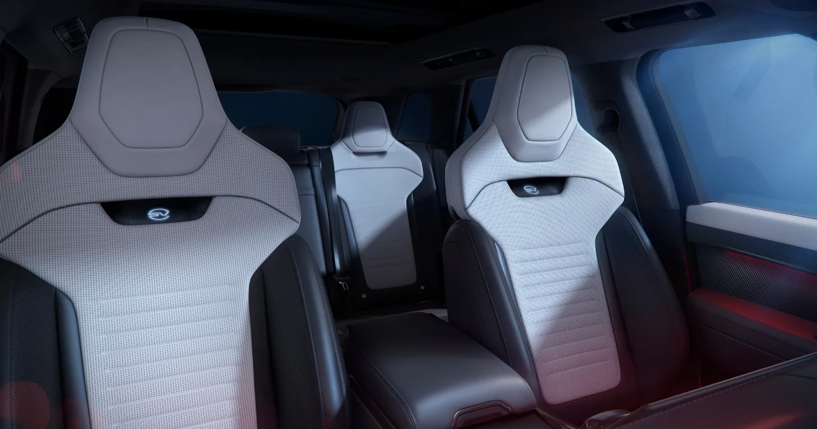 Range_Rover_Sport_SV_Carbon_5_ffd0b5f9c4.webp