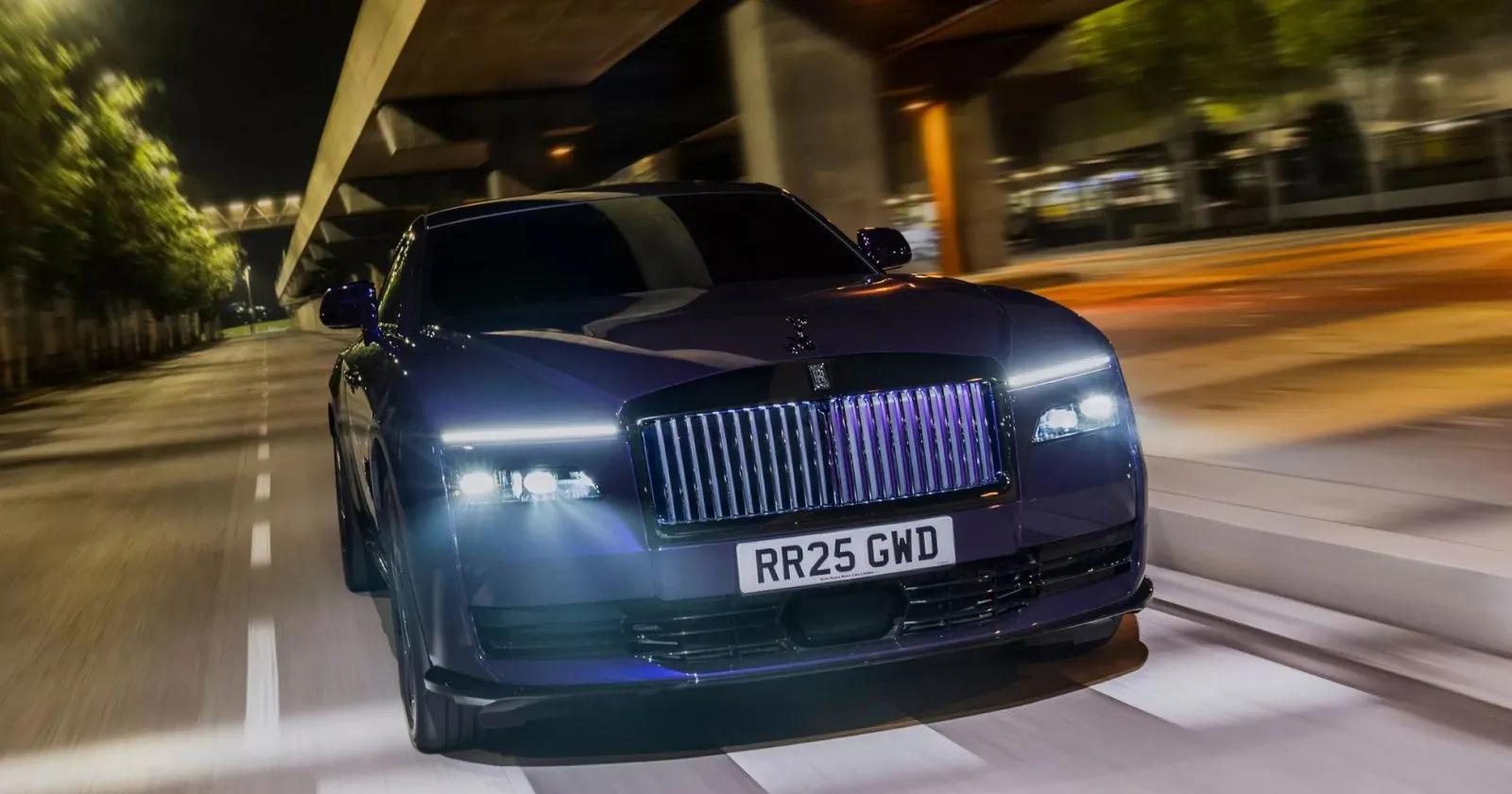 Rolls_Royce_Spectre_Black_Badge_front_0d88216ed0.webp