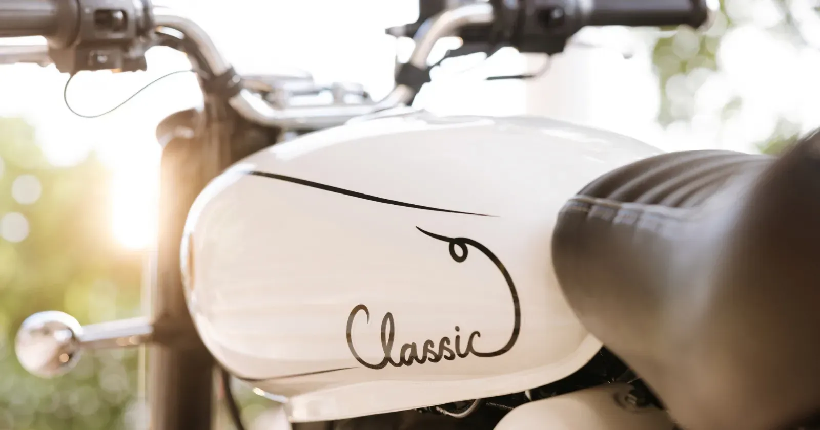 Royal Enfield Classic 350 white.webp