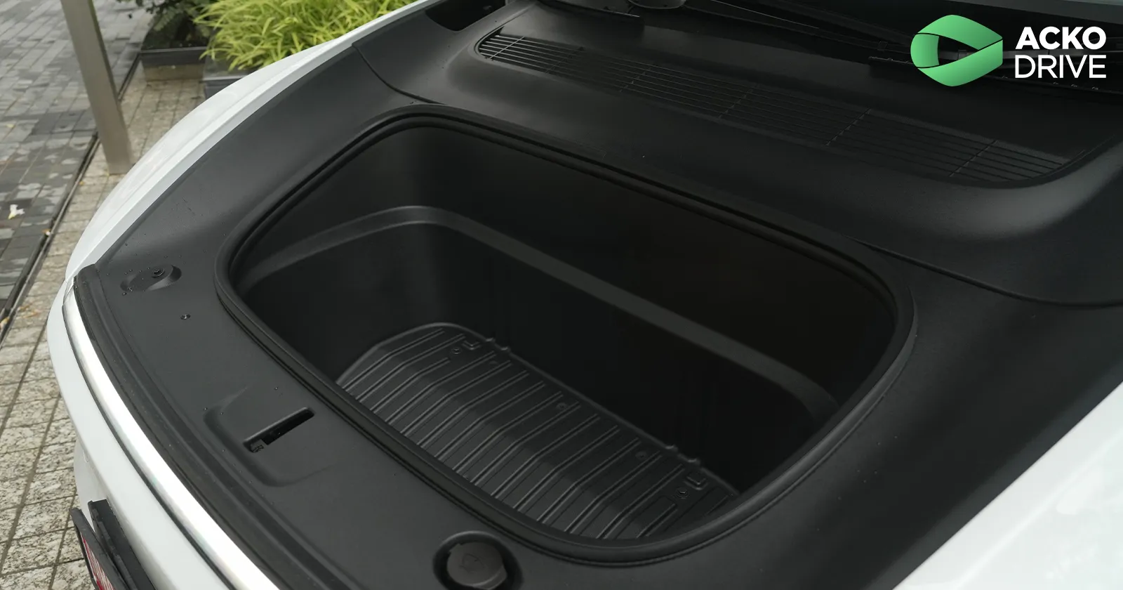 Tesla_Model_Y_Detail_1_5f106fea0d.webp