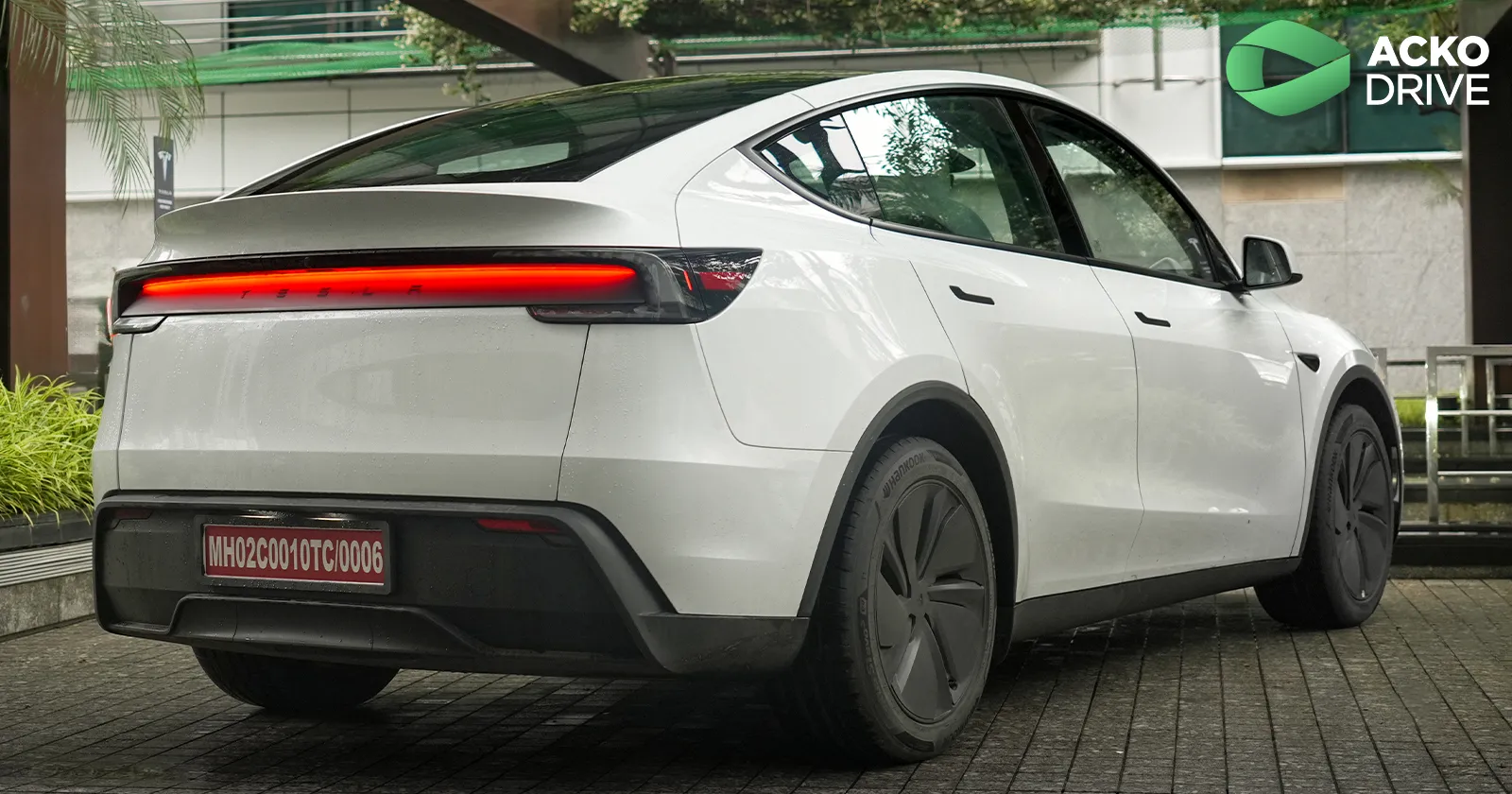 Tesla_Model_Y_Static_2_72b7961e99.webp