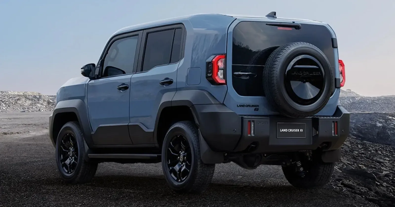 Toyota Land Cruiser FJ (1).webp