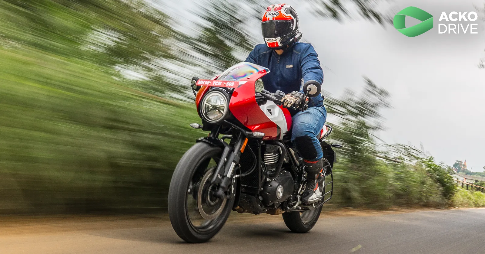 Triumph_Thruxton_400_Action_2_f82bd069bb.webp
