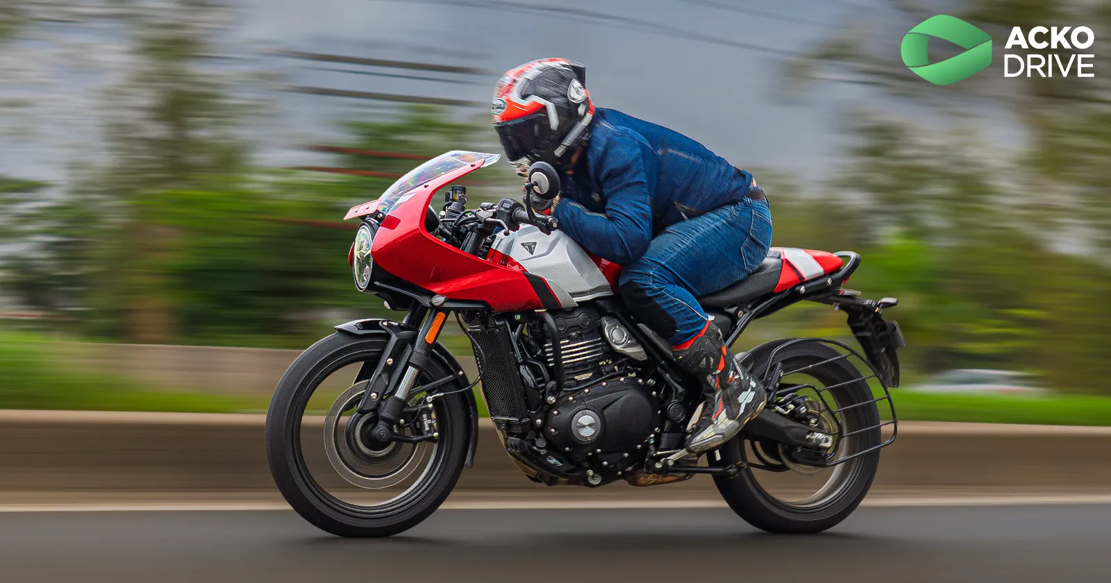 Triumph_Thruxton_400_Action_8_0b454088a5.webp