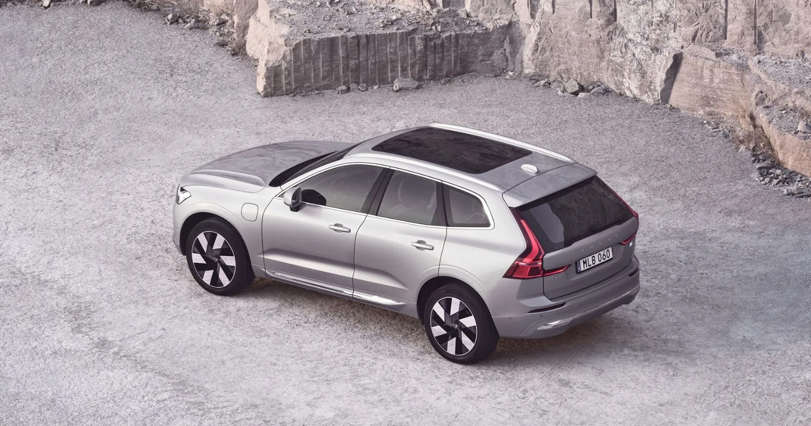 Volvo_XC_60_rear_deaf931c9b.webp