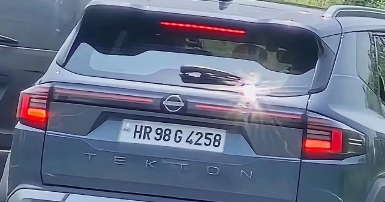 nissan-tekton-spy-shot