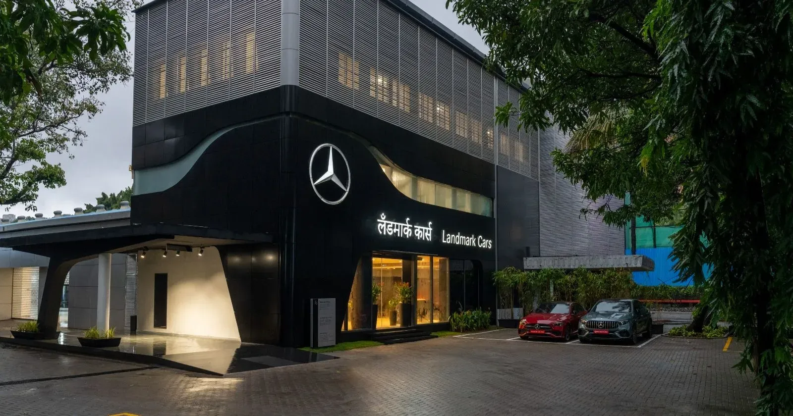 mercedes-showroom