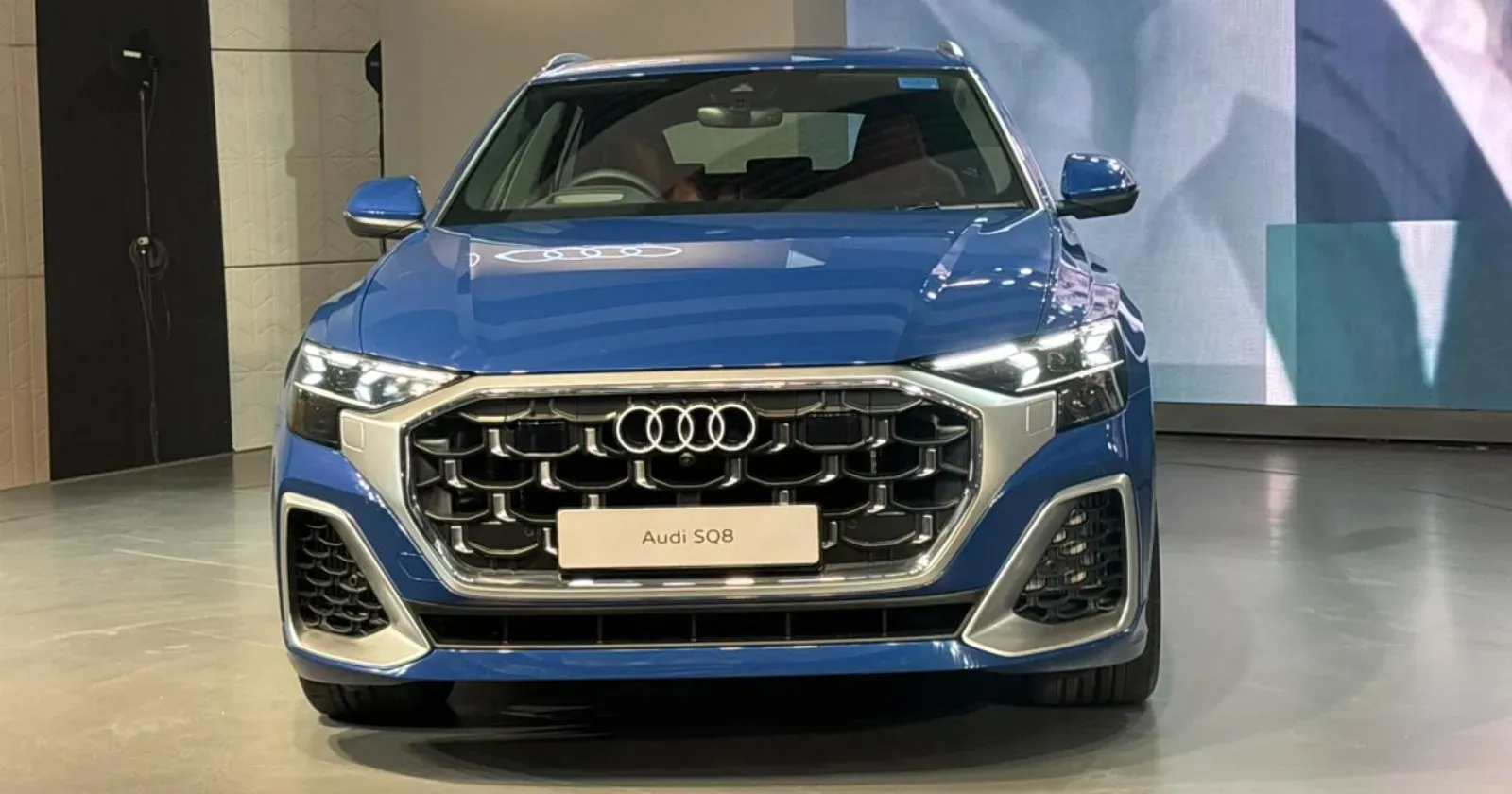 audi sq8 (1).webp