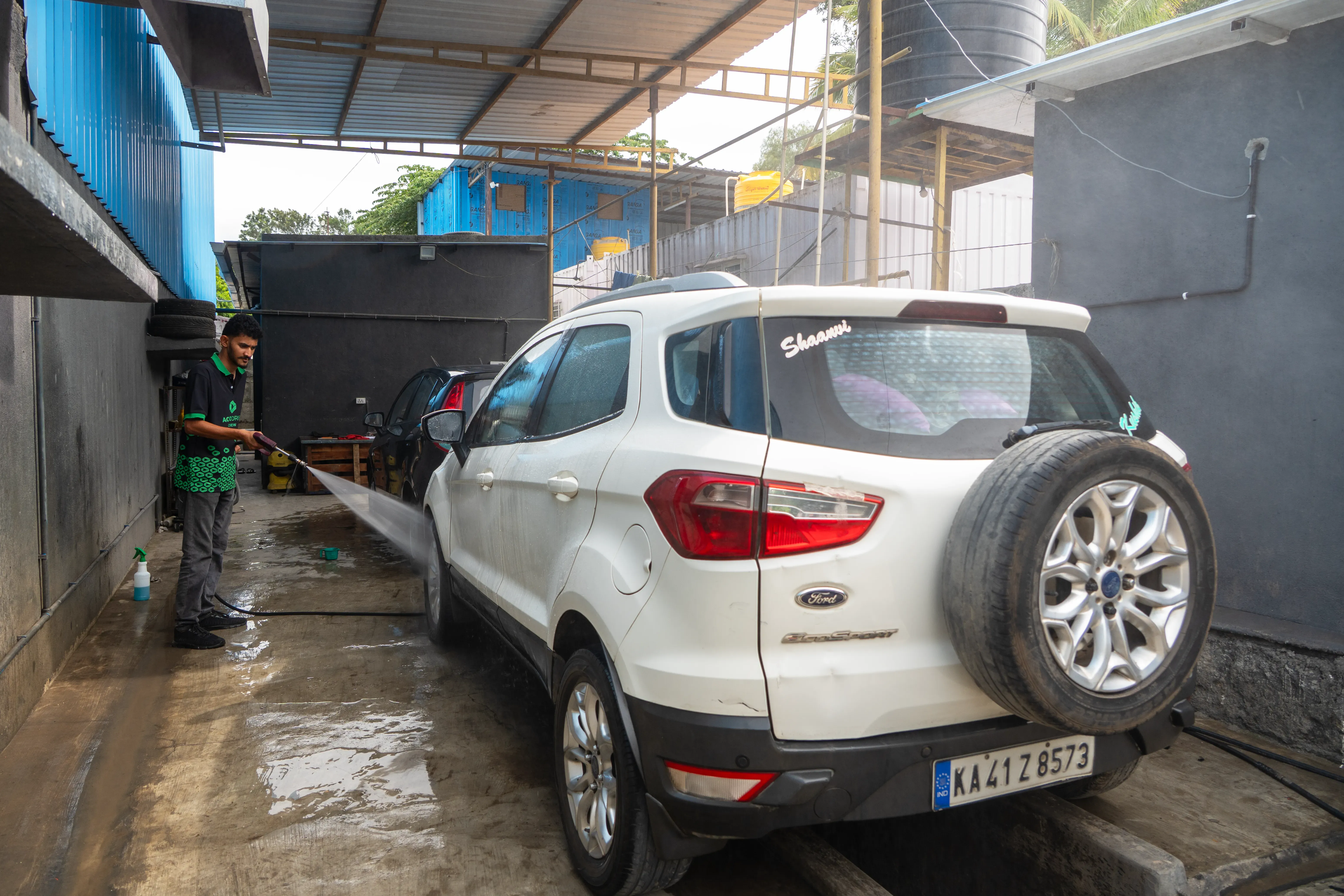 Garage image 10