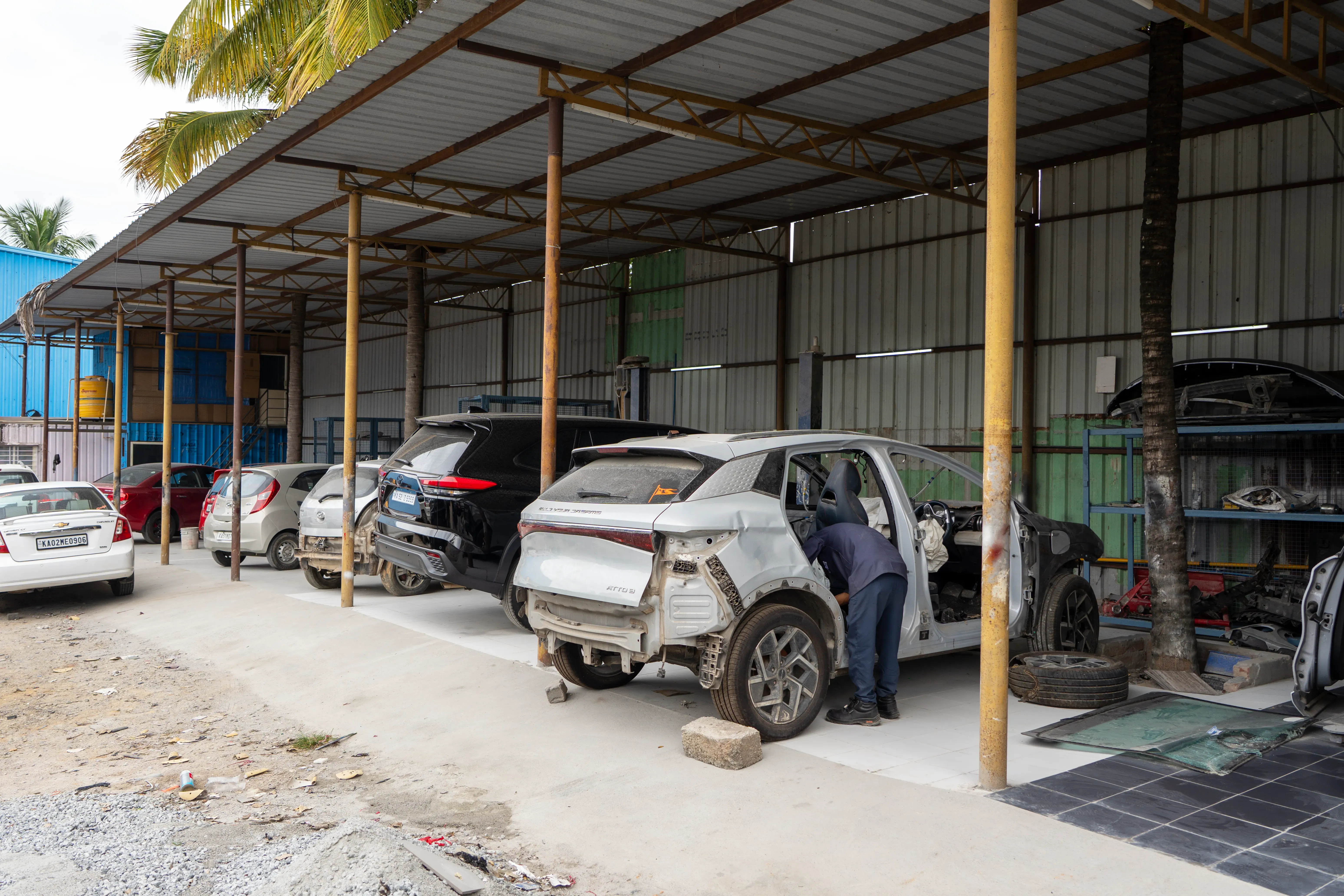Garage image 12