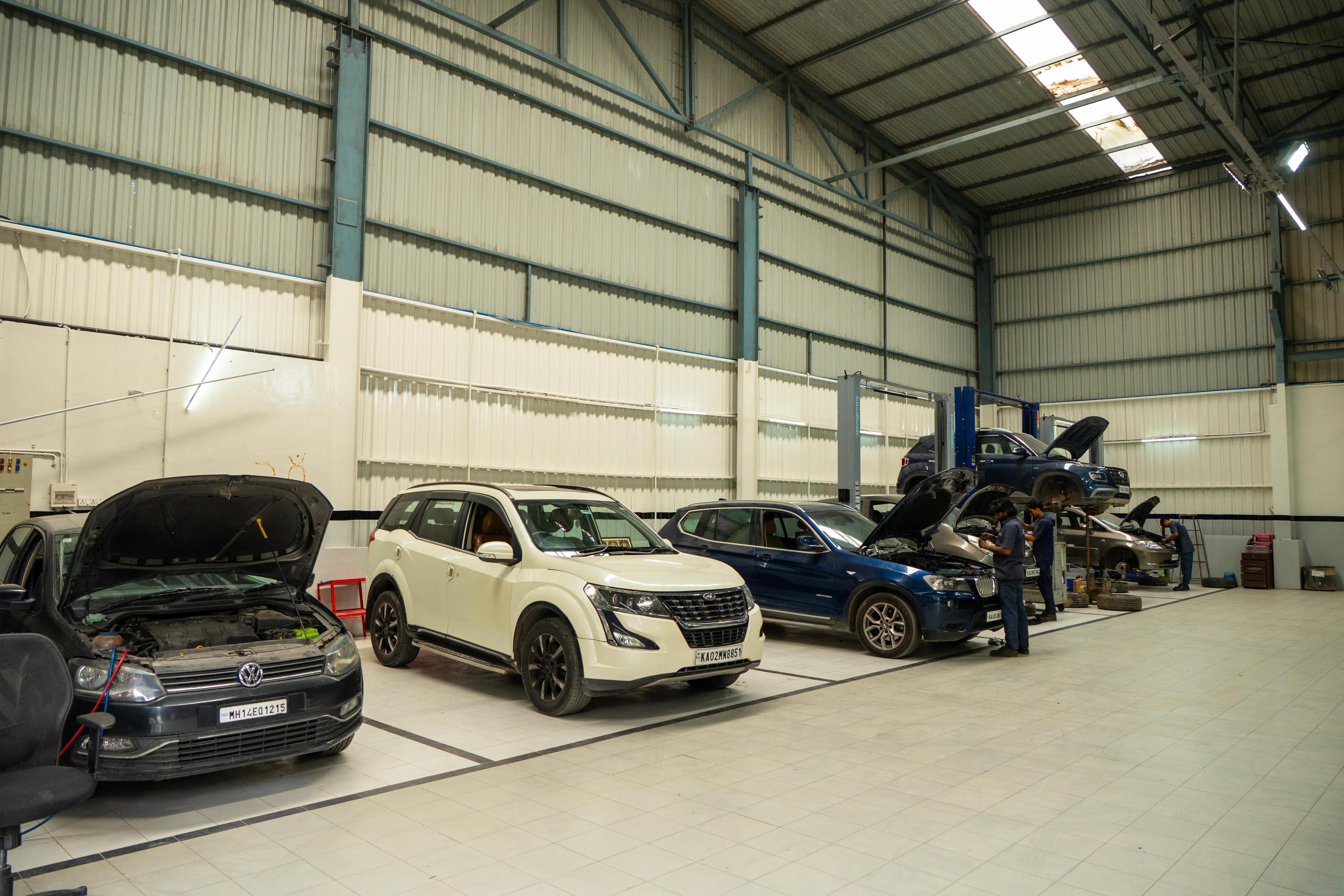 Garage image 11