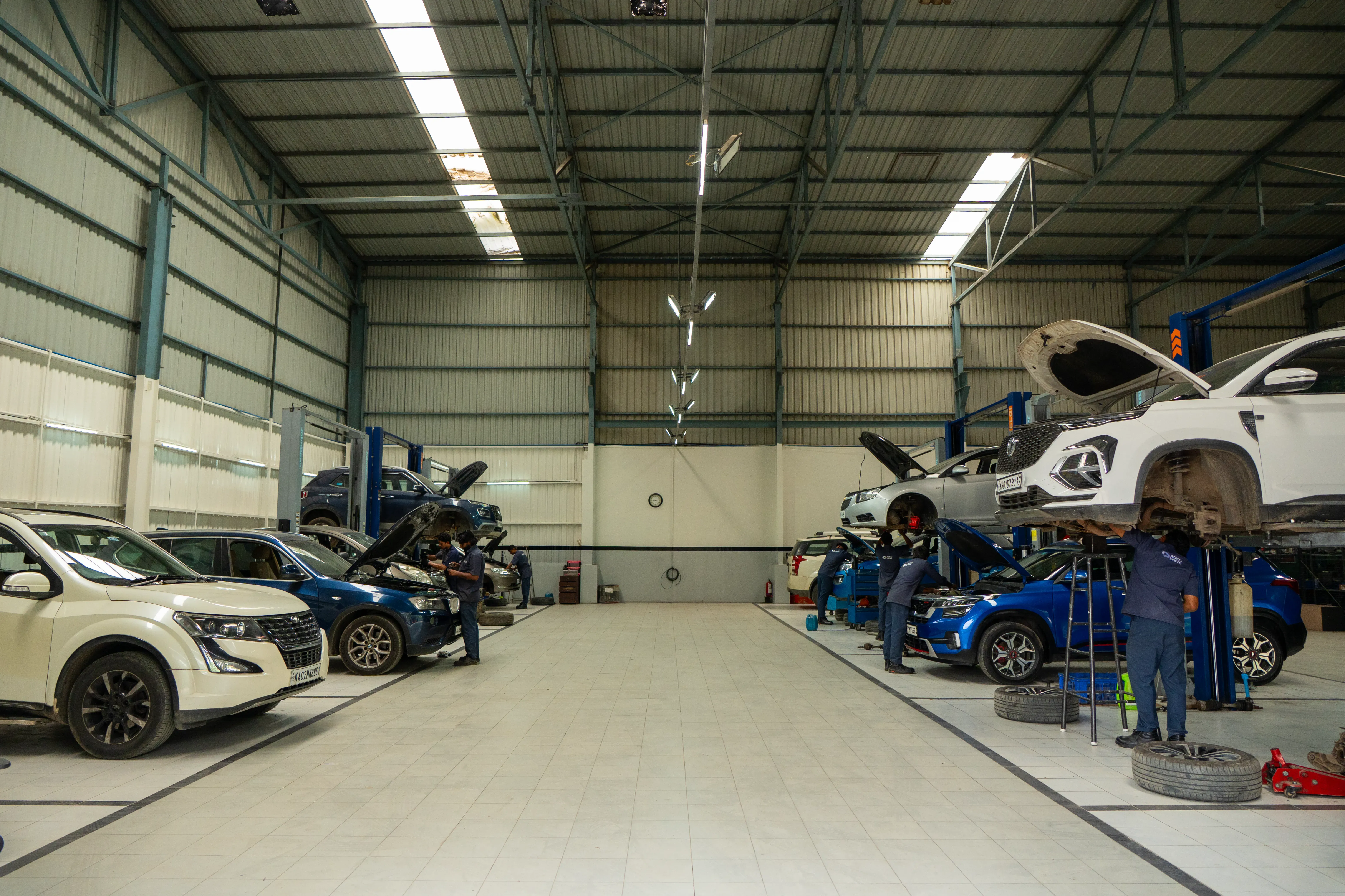 Garage image 3