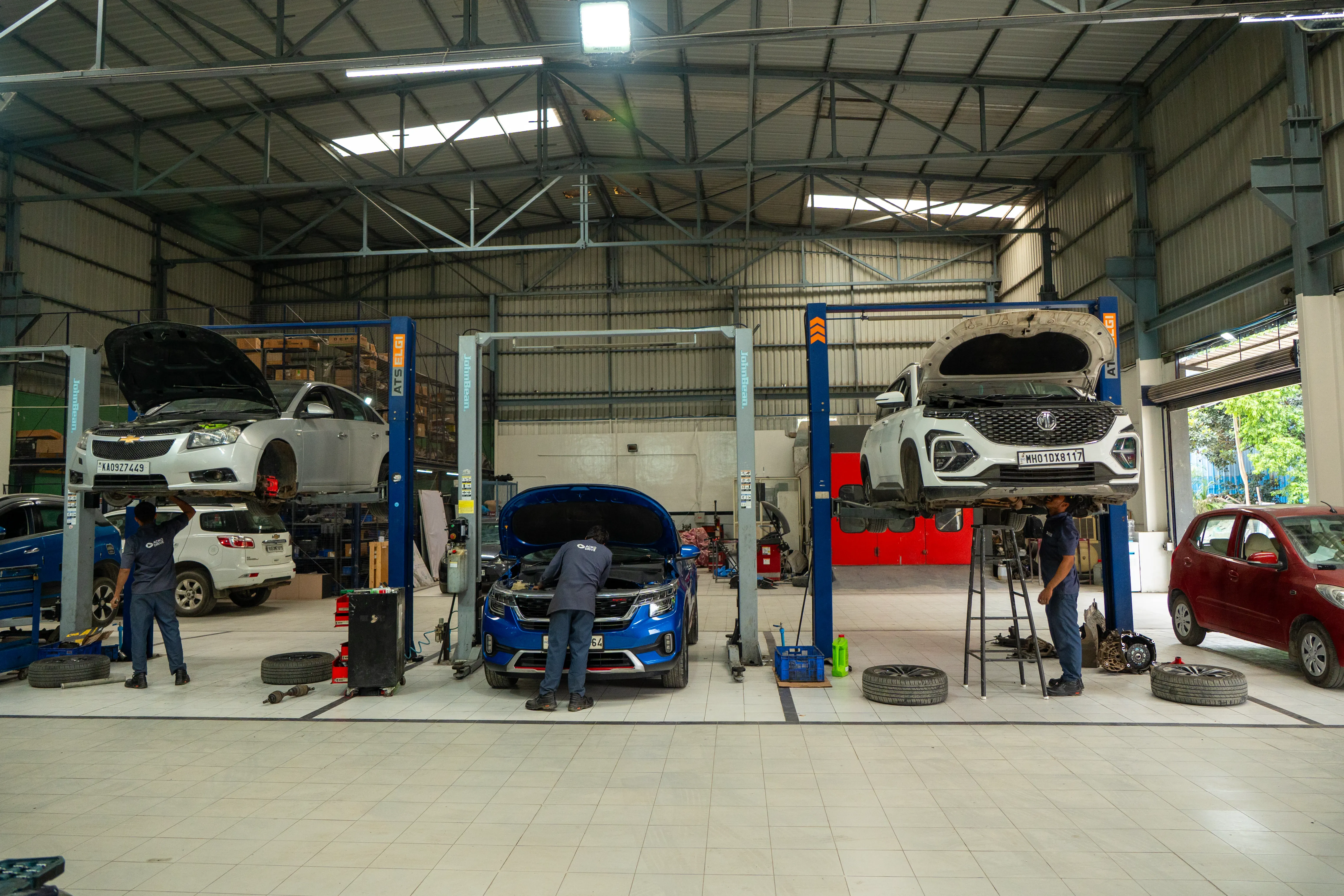 Garage image 4