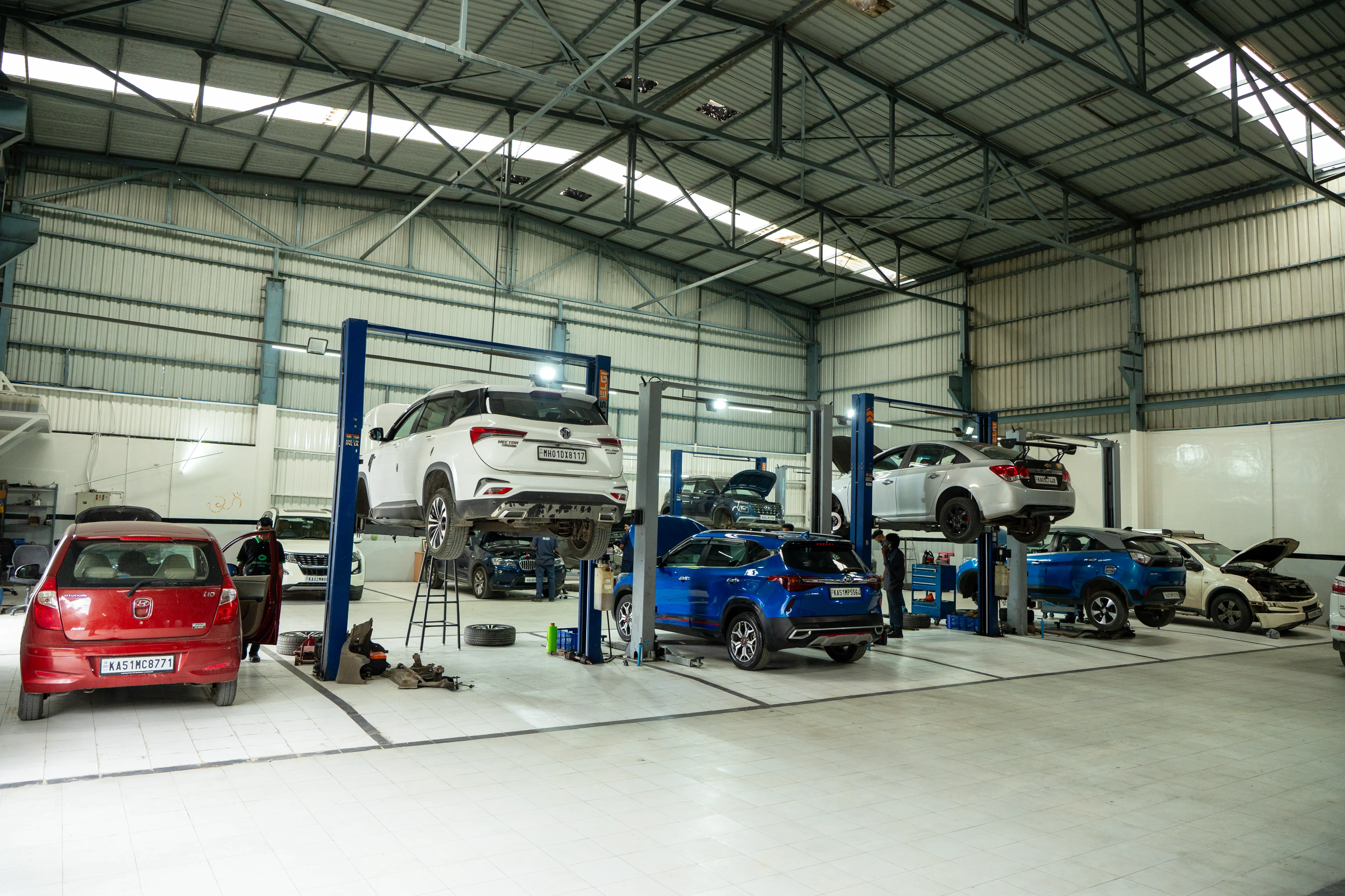Garage image 9