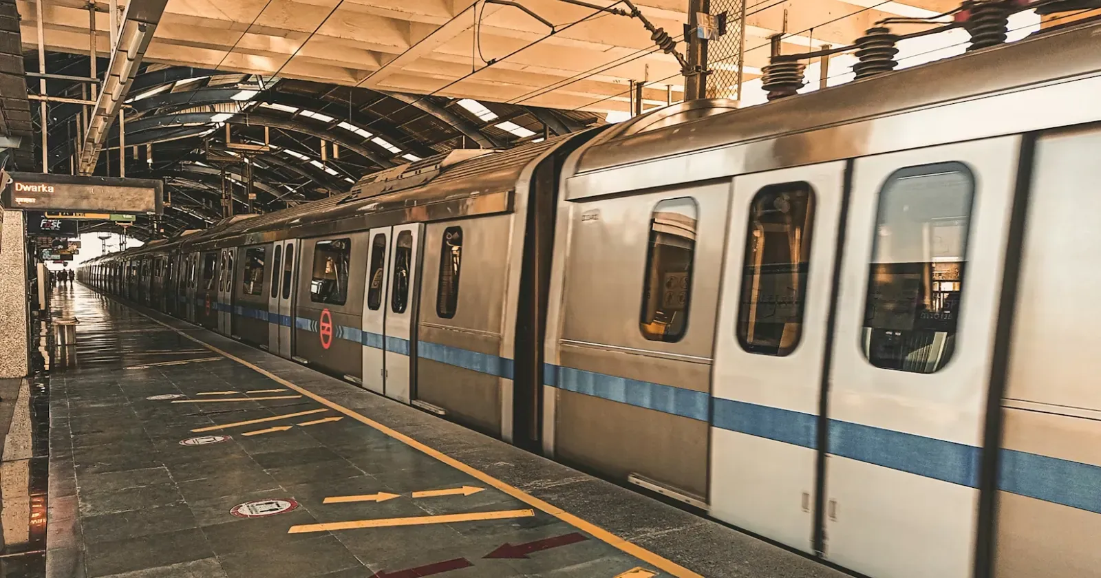 dmrc blue line Shivansh Singhunsplash.webp