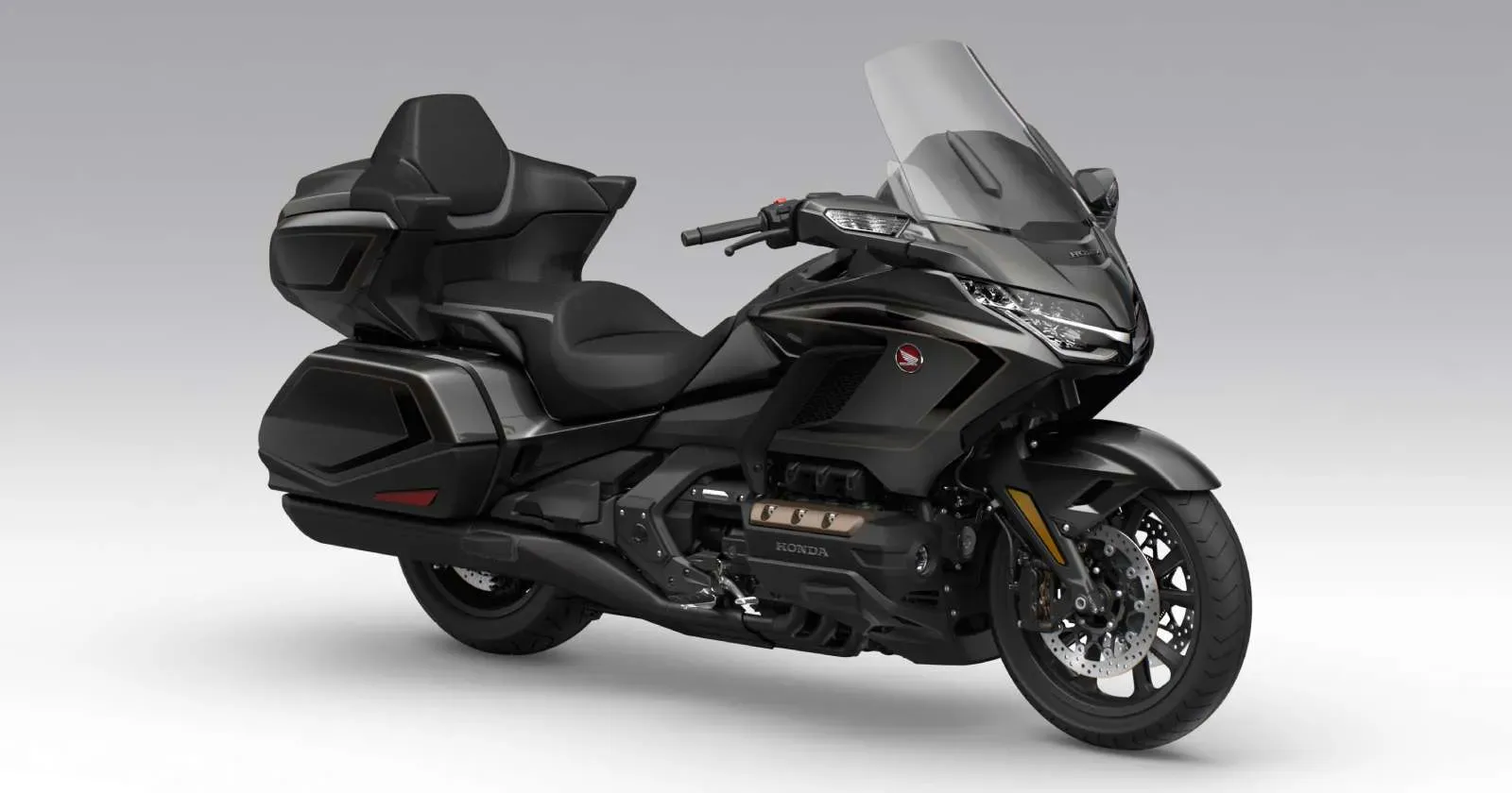 honda-2026-GOLDWING_studio_E001_Tour_DCTAirBag.webp