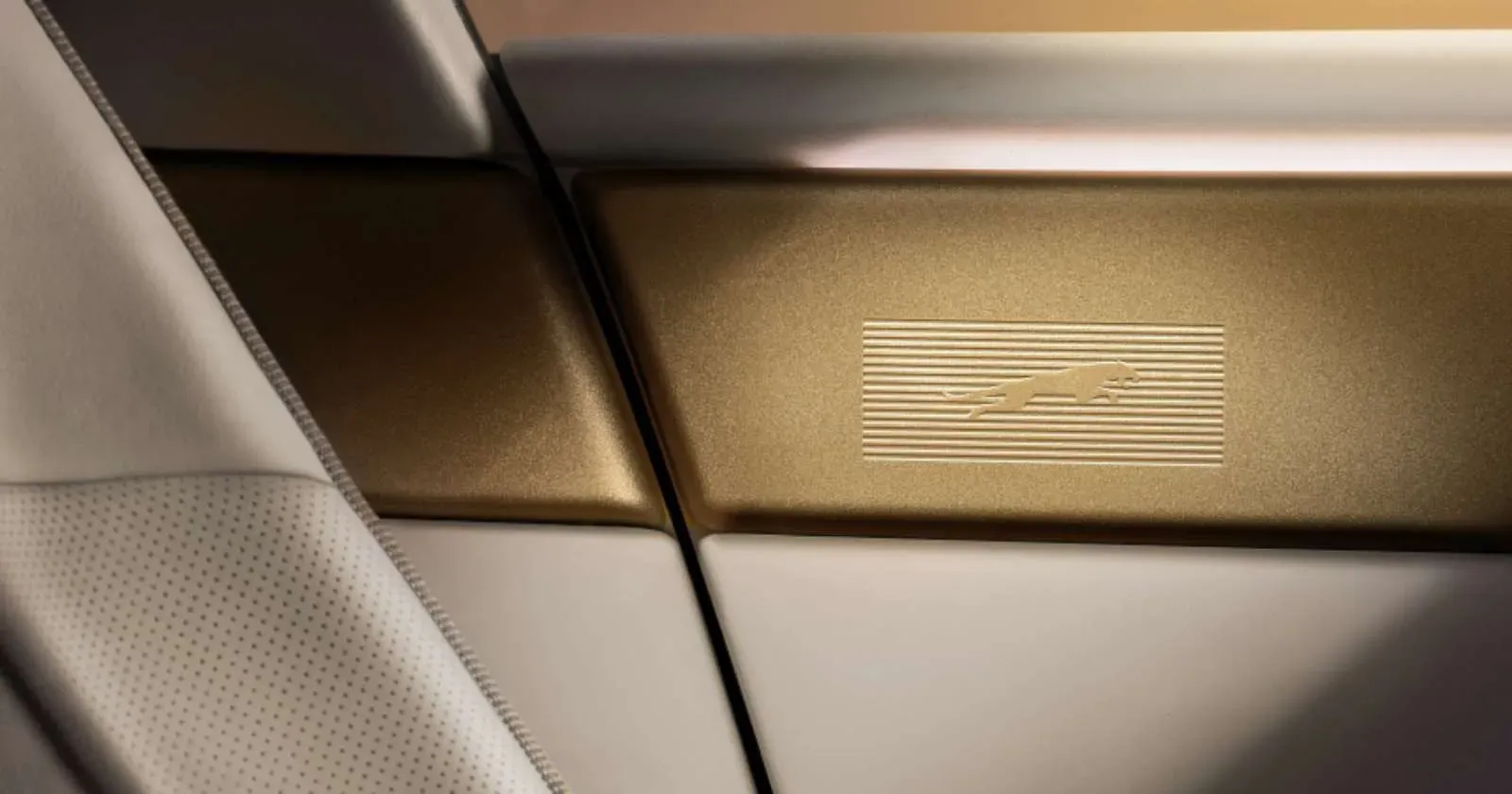 jaguar-type01-interior-1.webp