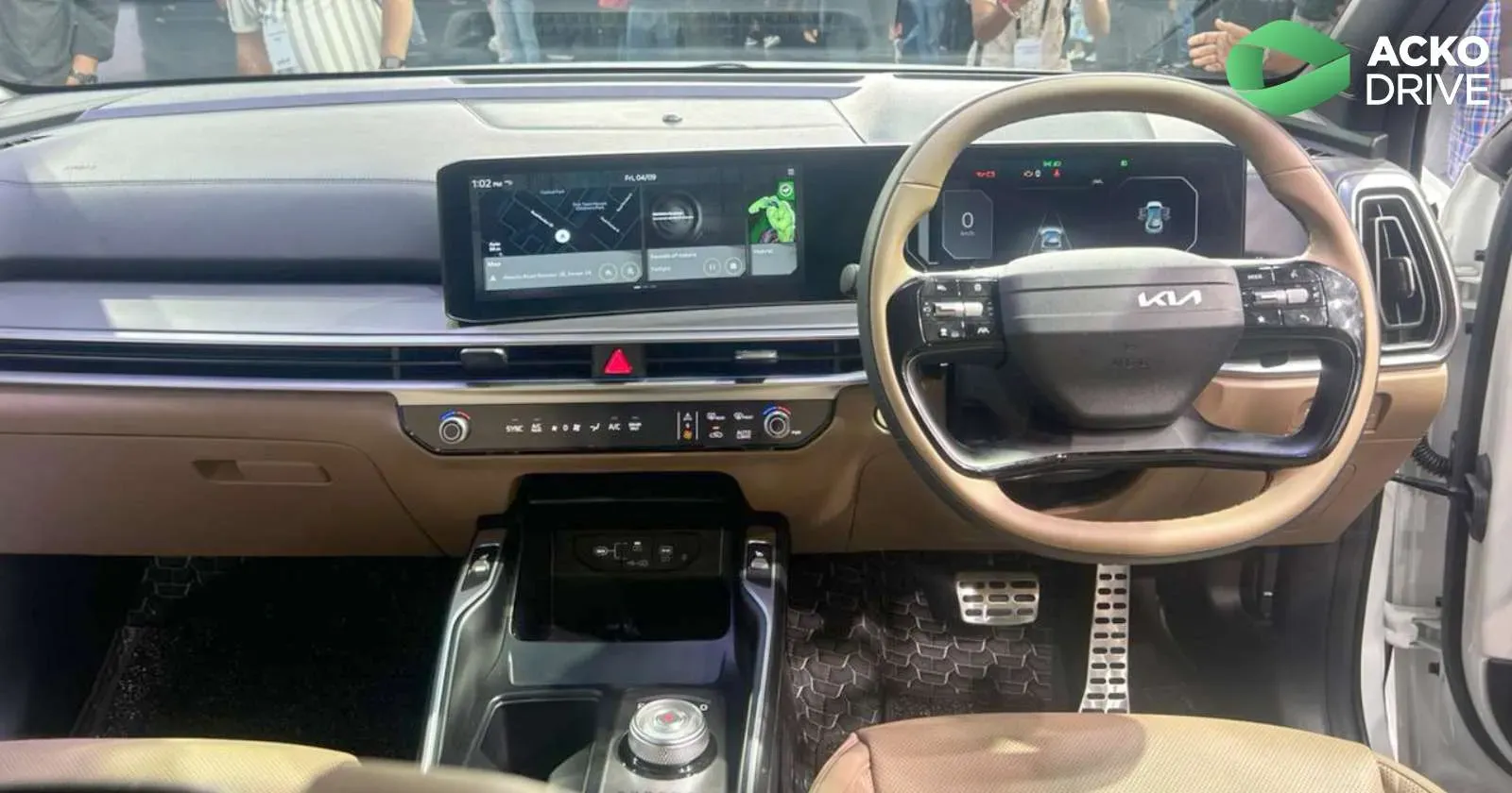 kia-sorento-launch-dashboard.webp