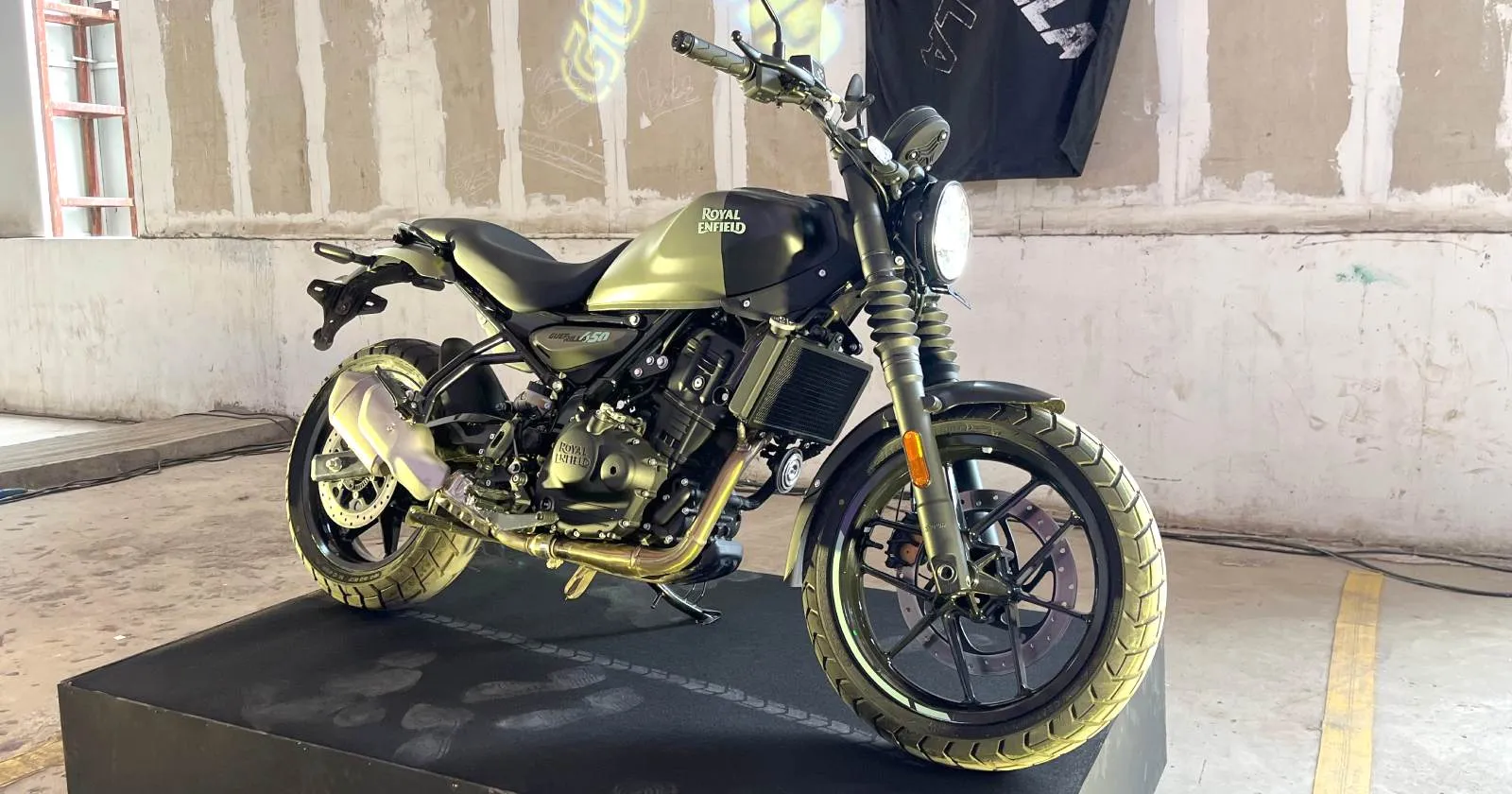 royal_enfield_guerrilla_450_shadow_ash_07c2eddec8.webp