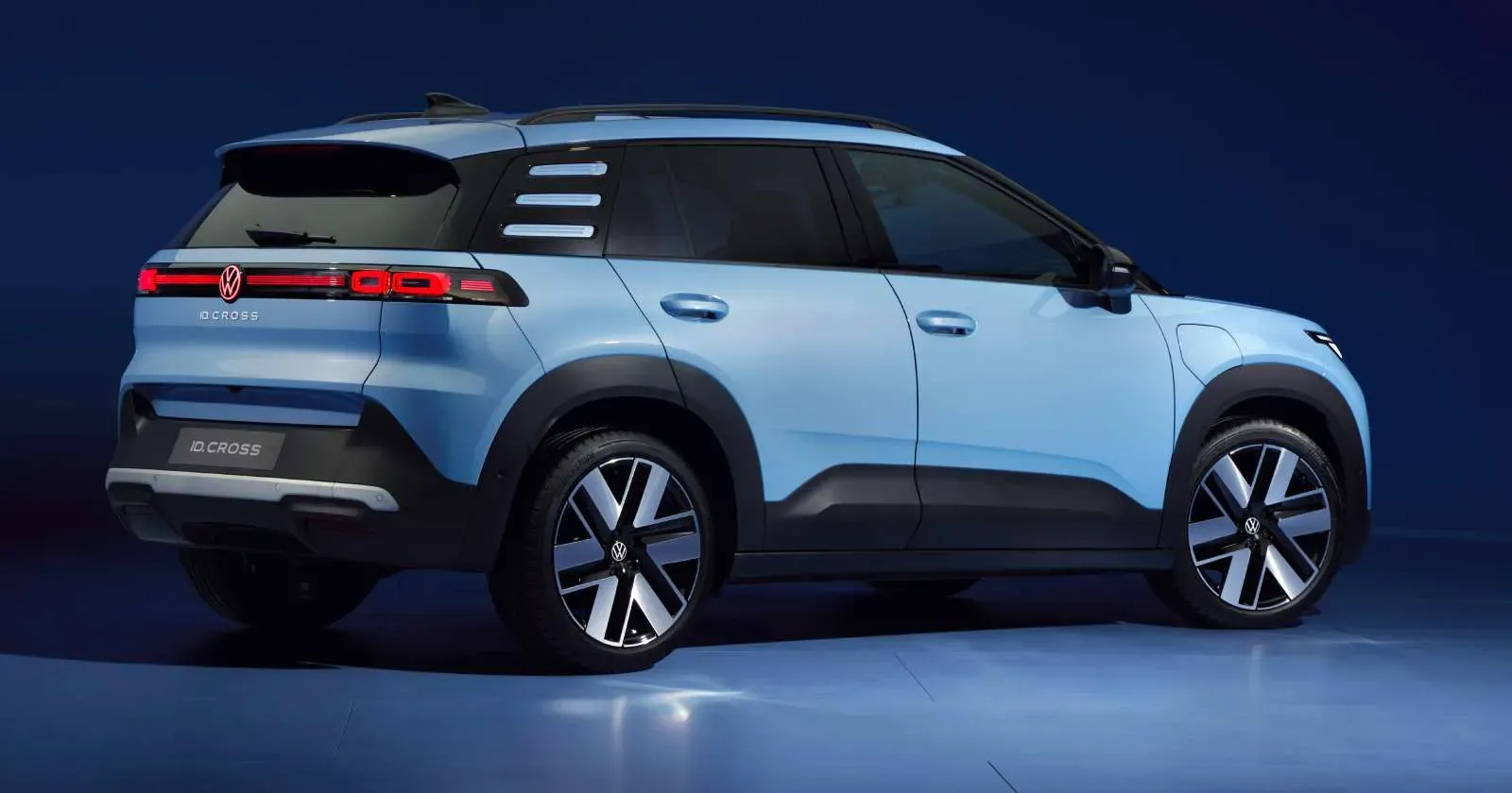 vw-id-cross-rear.webp